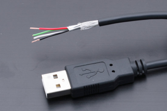 Các nhà nghiên cứu có thể sử dụng nhựa polymer để thay thế cho sợi đồng bên trong cáp USB, tăng tốc độ lên gấp nhiều lần - Ảnh 1.